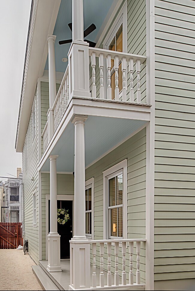 Photo - 203 W Waldburg St Unit CH