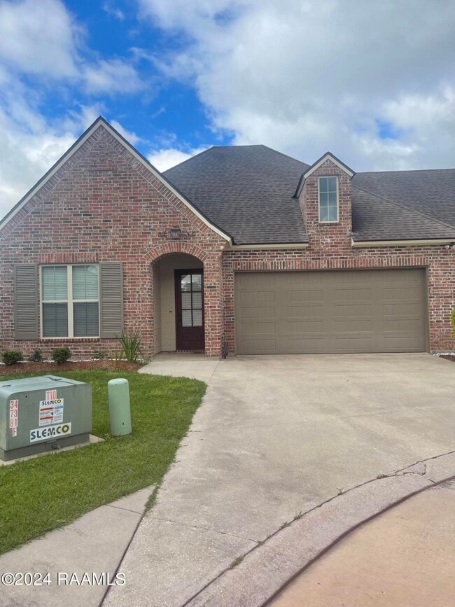 Photo - 104 Chipshot Dr House