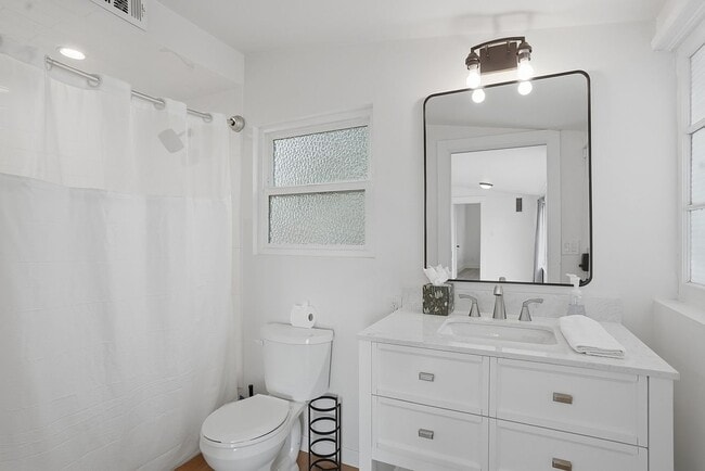 Photo - 1169 Pacific St