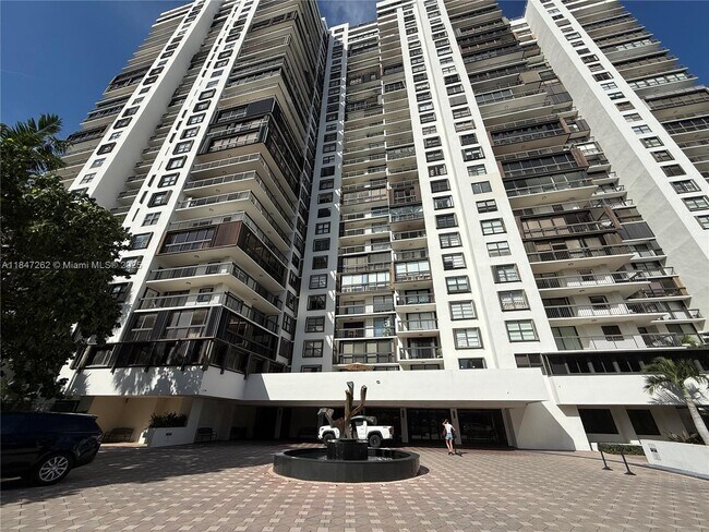 Building Photo - 2333 Brickell Ave Unit 1603 Rental