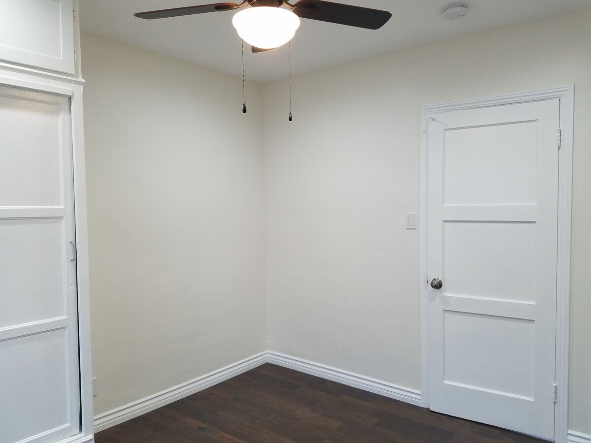 Photo - 1339 1/4 W 93rd St