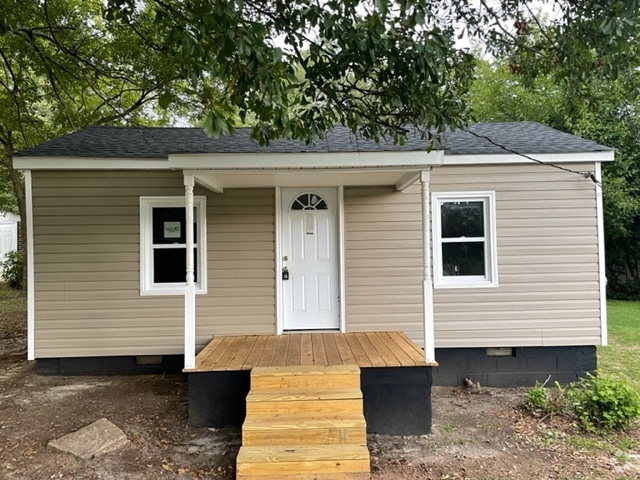 Front of the House - 110 Bethune St Rental