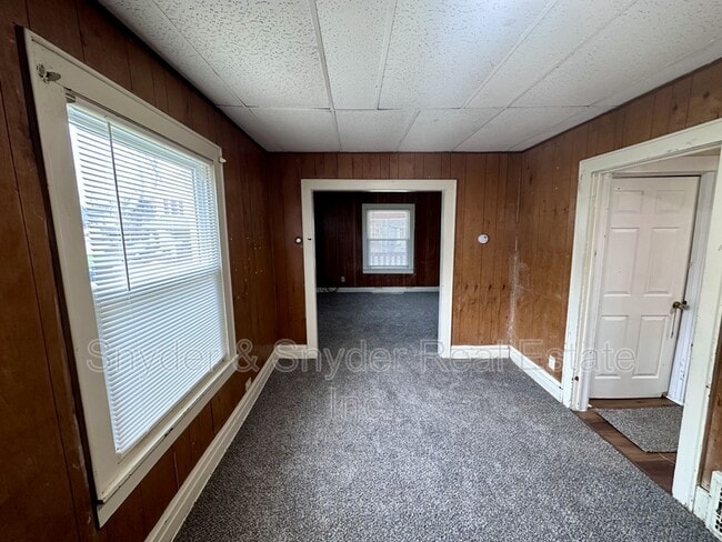 Photo - 208 Denver St