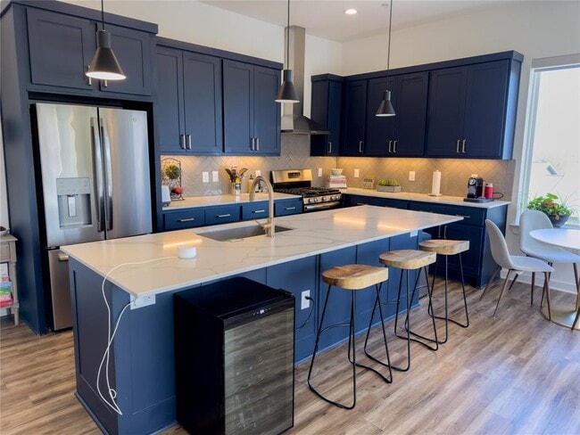 Building Photo - 2804 S 1st St Unit 1301