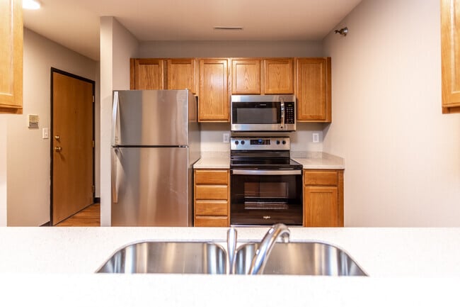 2BR, 1.5BA - 820 SF