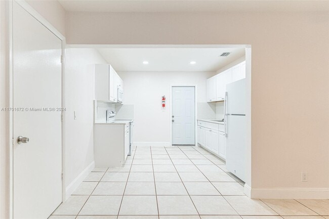 Photo - 735 NW 14th Way Unit 1