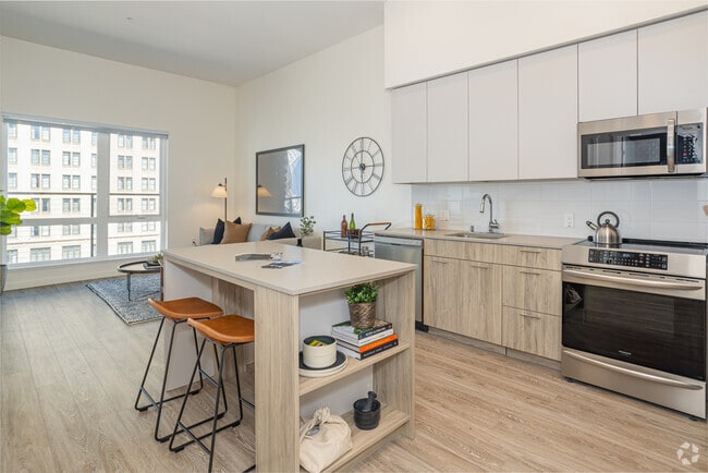 1BR, 1BA - 692SF