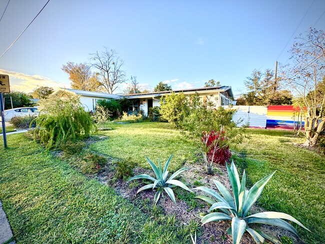 Building Photo - 60 Julia St