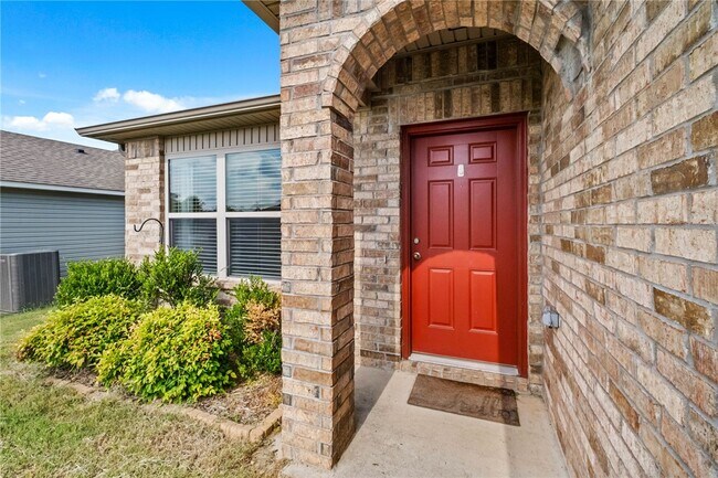Photo - 927 E Swift Dr