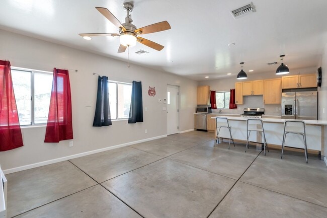 Photo - SFR Downtown-Clpose to 4th Avene