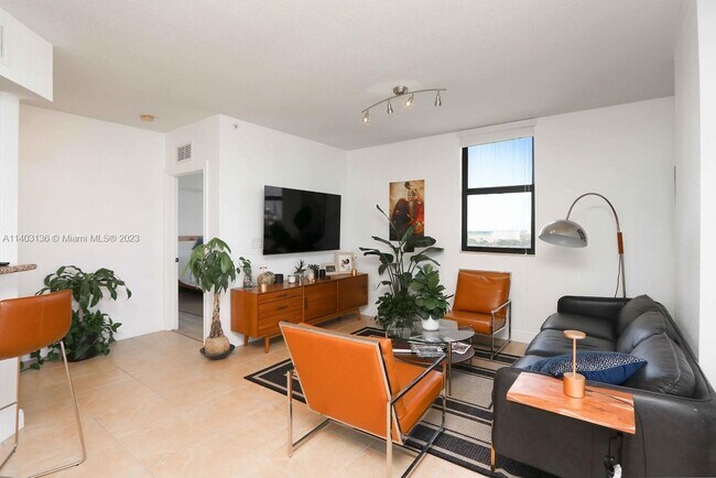 Photo - 2301 SW 27th Ave Unidad 1100