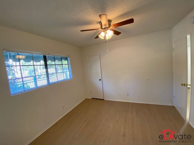 Photo - 11820 Chandler Blvd Unidad 07