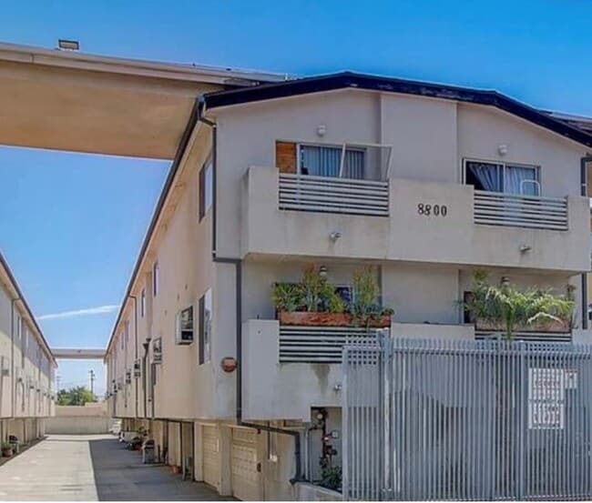 Building Photo - 8800 Burnet Ave Unit 3
