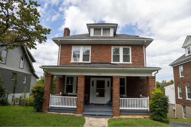 Building Photo - 1319 Hamilton Terrace SE Rental