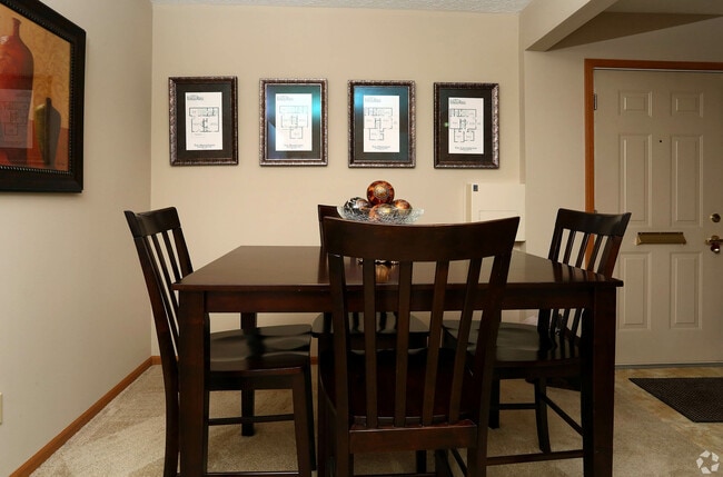 Dining Area - Forest Ridge