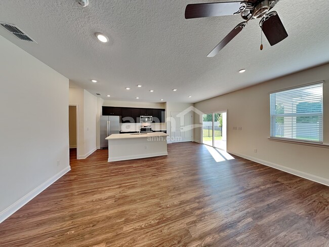 Photo - 157 Onate Cir