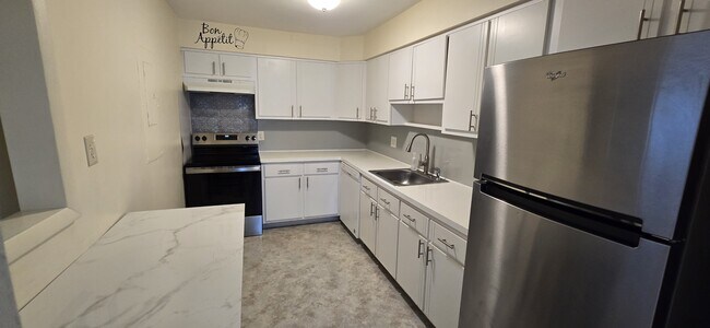 Photo - 142 E Maple St