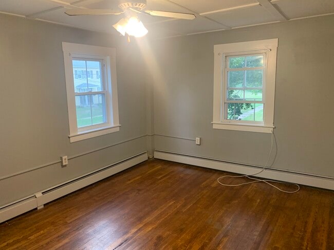 Building Photo - 12-14 Broad St Rental