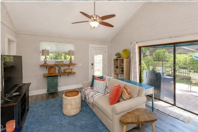 1802 Chamberlin St Unit 2