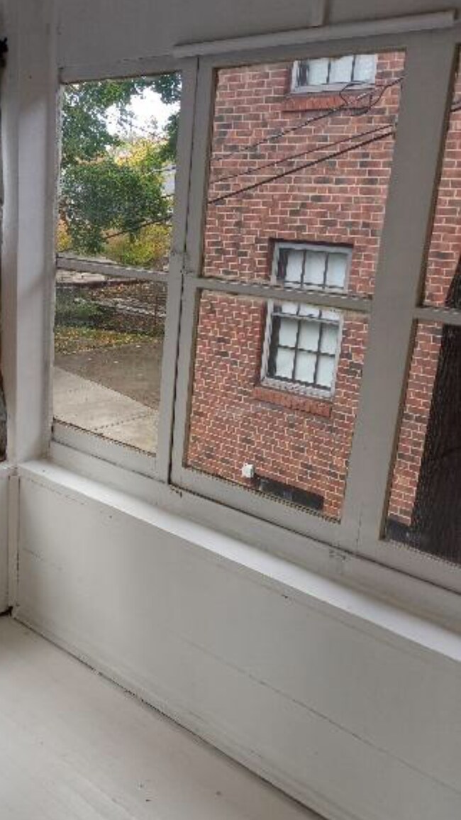 Enclosed sunroom ( no heat ) - 3520 Ingleside Rd