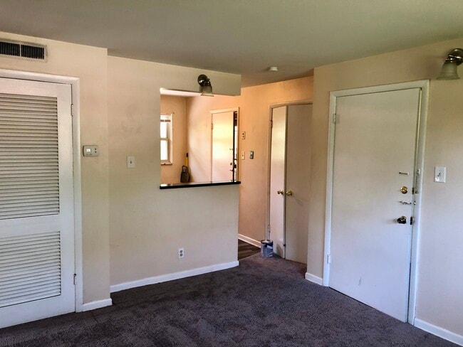 467 E Stafford Ave Unit D