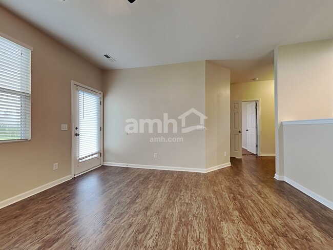 Photo - 504 Greywood Ln