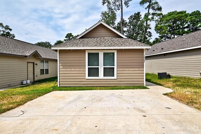 Building Photo - 12085 Canal St Rental