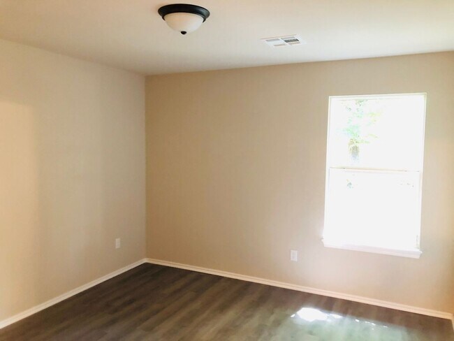 Photo - All electric 3 bed 2 bath duplex on a cul-...
