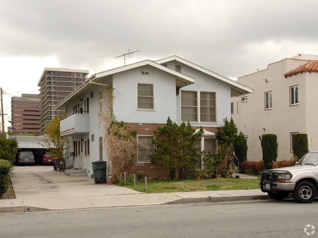 Building Photo - 715 N Jackson St Unit B