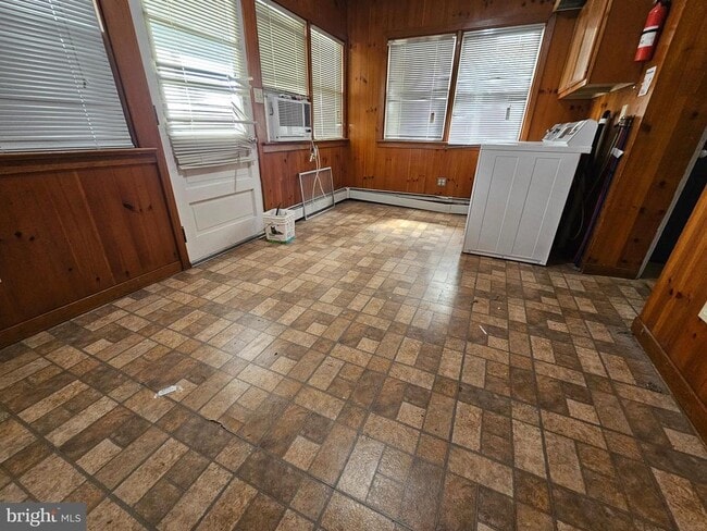 Photo - 112 W Franklin St