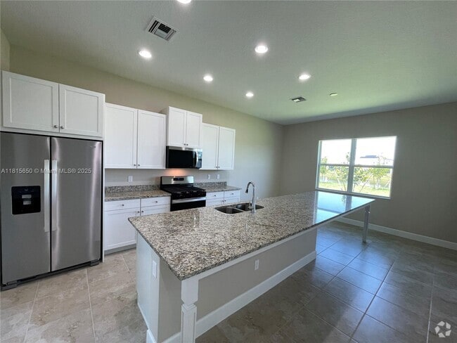 Building Photo - 15180 Wildwood Cir Rental