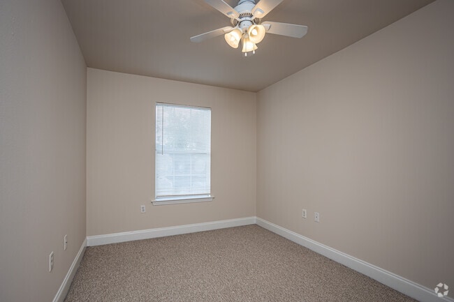 3BR, 2.5BA Townhouse - 1,500SF