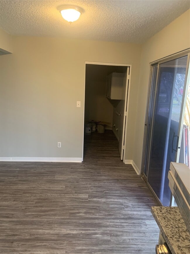 Photo - 308 Circle Dr