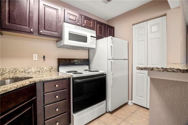 Photo - Auburn Crossing 10-138