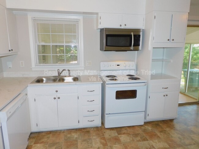 Photo - 3005 Stratford Dr