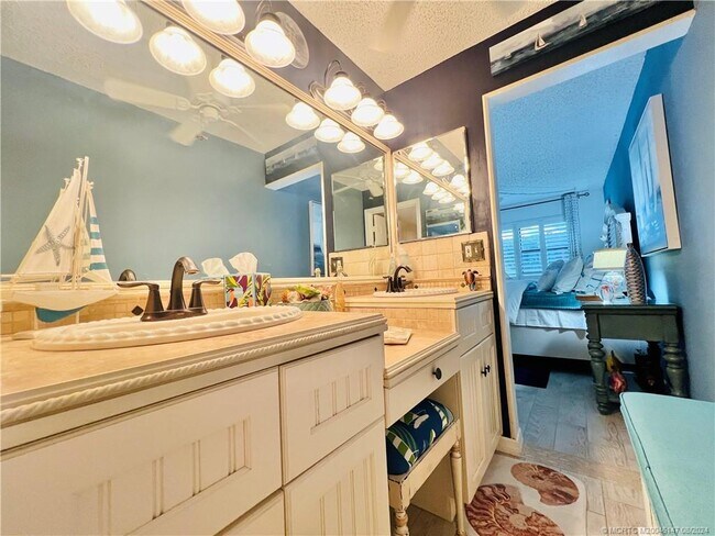 Building Photo - 10044 S Ocean Dr Unit 102