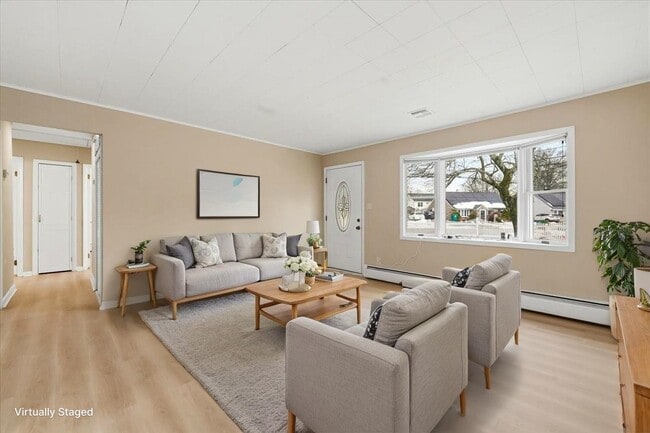 Photo - 52 Markham Rd