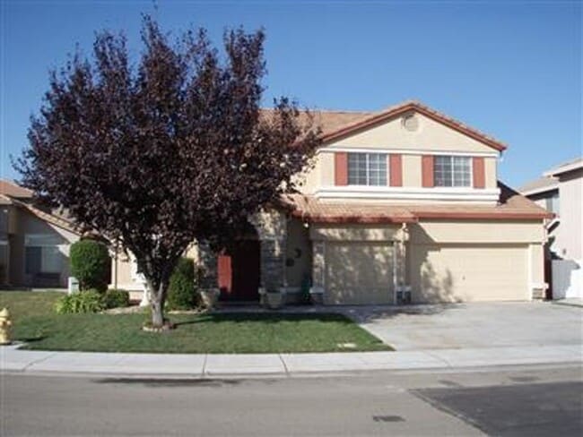 Building Photo - Spacious 6-Bedroom, 3.5-Bath Home Located ...