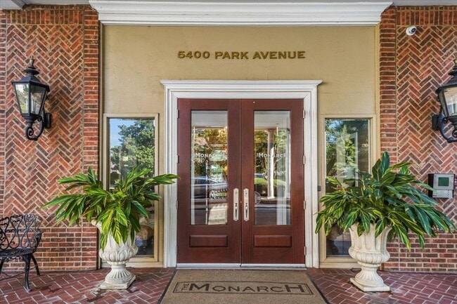 Photo - 5400 Park Ave