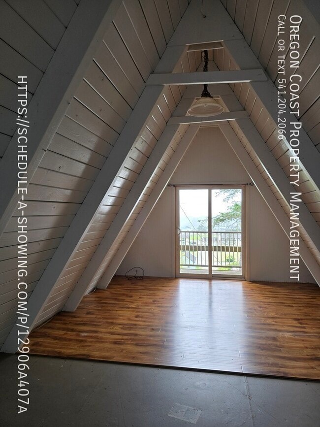 Photo - 35285 Hill St