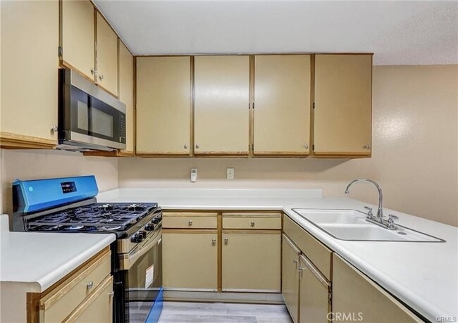 450 E 4th St Unit 334