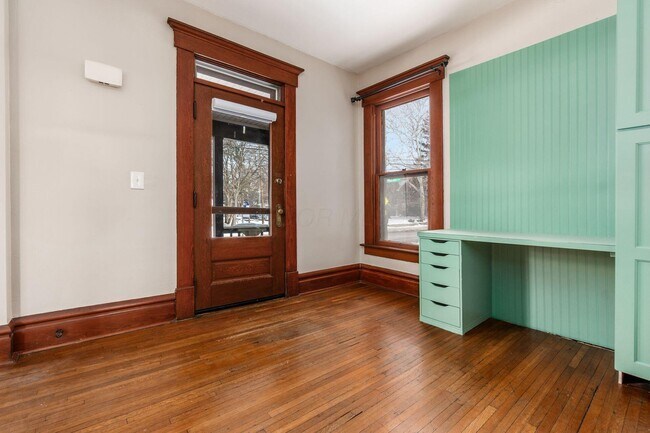 Photo - 415 W 5th Ave