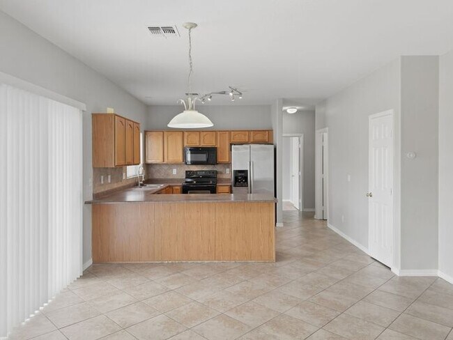 Photo - Pecan Creek - 5 Bedroom 3 Bathroom Home!
