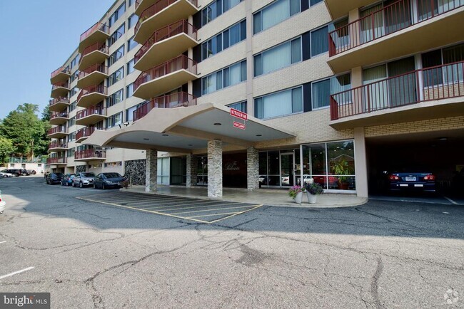 Building Photo - 5353 Columbia Pike Unit 503 Rental