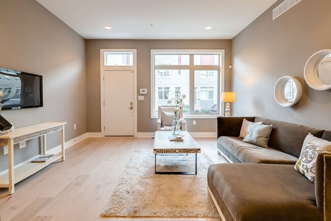 Photo - Queen Village Townhome with Parking