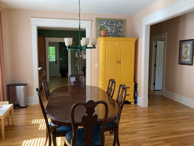 Dining room (view from family room) - 212 E Geer St