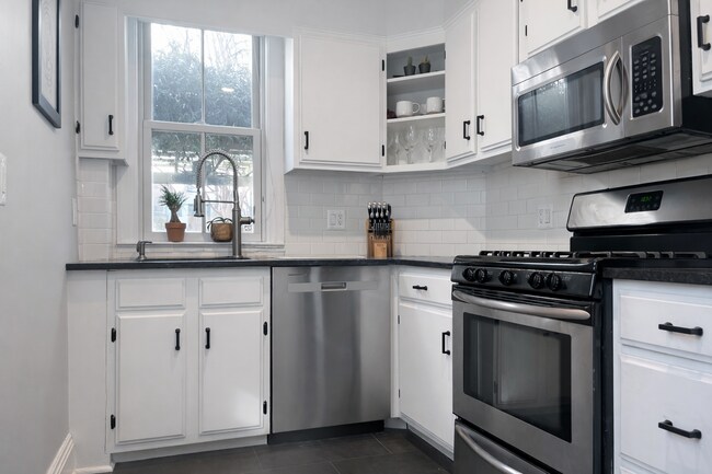 Photo - 1215 C St SE