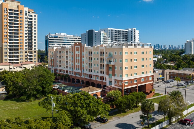 Photo - Shamrock Coral Gables Apartments