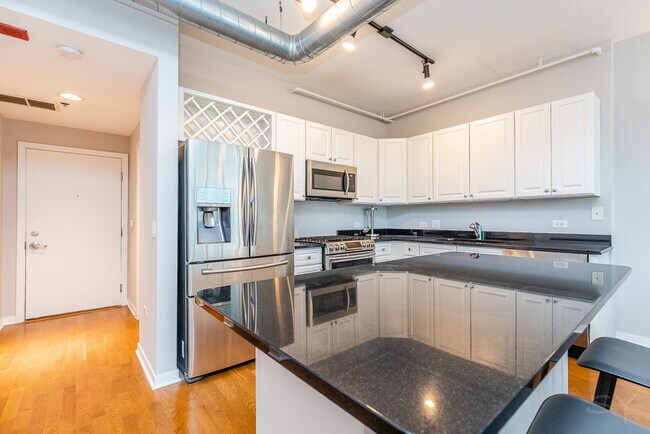 Photo - 909 W Washington Blvd