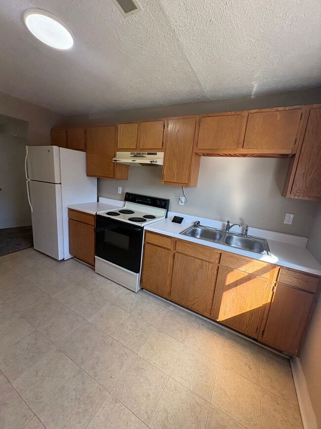 Building Photo - 107 E Hickman St Unit 107 E. Hickman St A